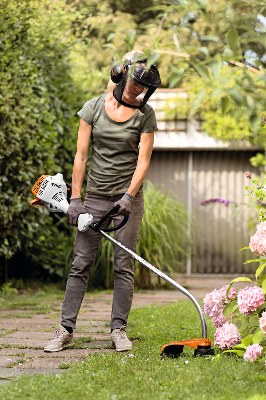 STIHL Homeowner Strimmers – Cordless & Petrol Garden Trimmers