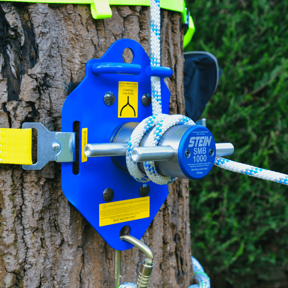 Rigging rope setup on a tree trunk for tree surgeons using STEIN SMB 1000 equipment.
