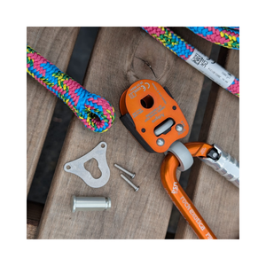 Omnix Swivel Eye&Pin with colorful ropes on wooden surface, showcasing climbing gear components.