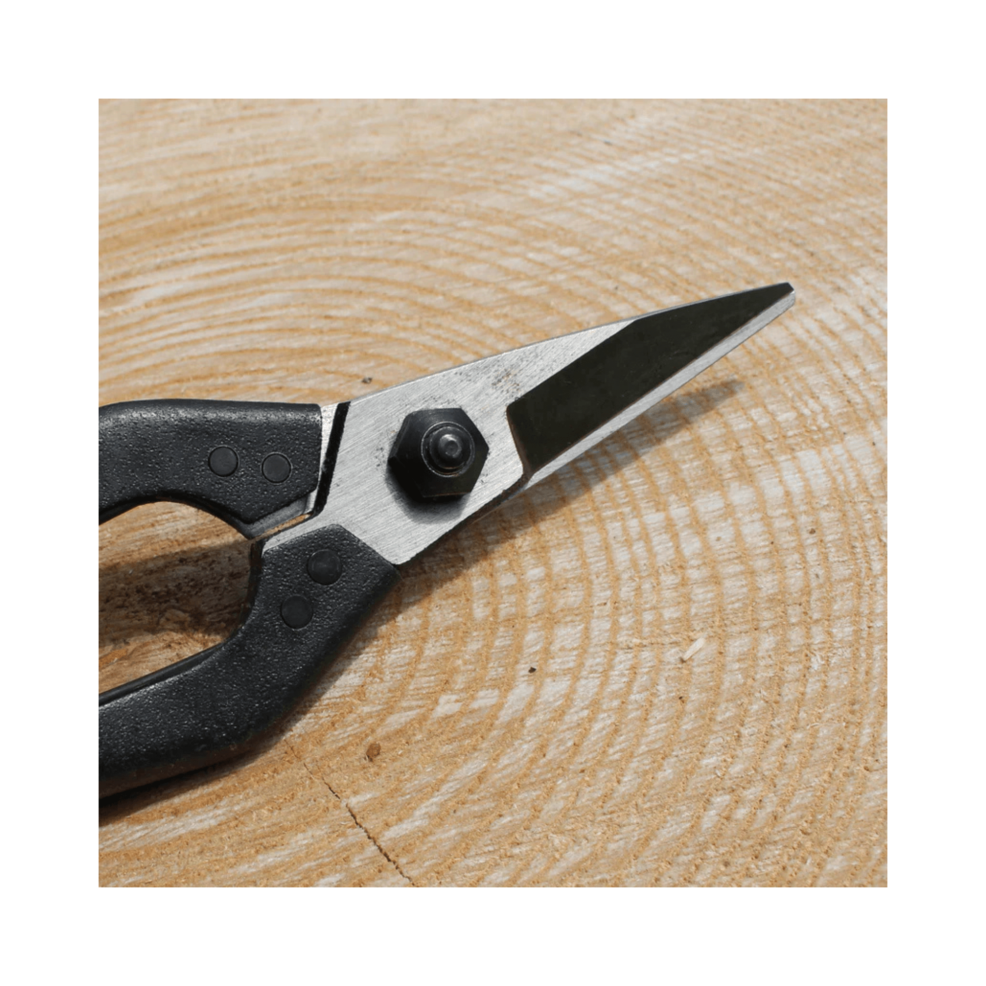 Heavy Duty Snips on a wooden surface, showcasing 3.3 mm thick pointed blades for precise trimming.