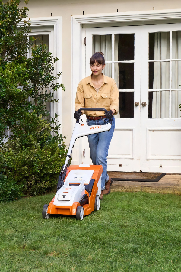 RMA 239 C Cordless Lawnmower