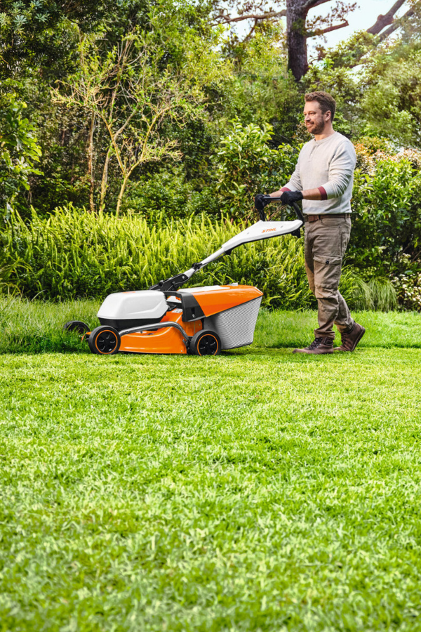 RMA 243 Cordless Lawn Mower