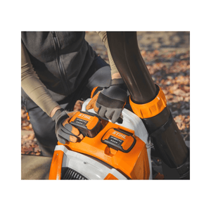 BRA 600 Cordless Backpack Leaf Blower user adjusting battery packs for optimal performance.