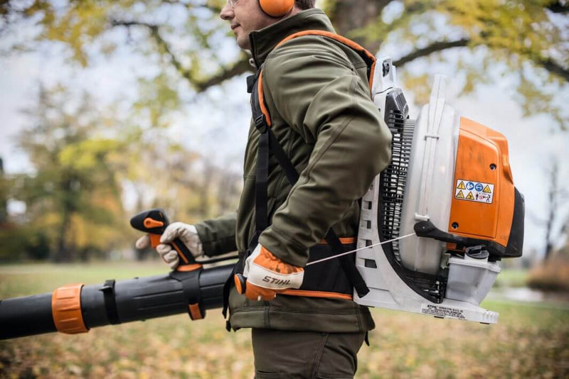 BR 800 C-E Petrol Backpack Leaf Blower in use