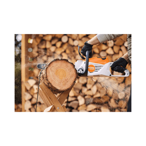 STIHL MSA 80 C-B cordless chainsaw cutting through a log, showcasing its powerful performance for tree surgeons.