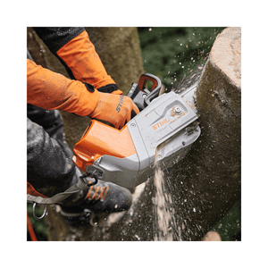 Professional arborist using STIHL MSA 220 T cordless chainsaw for precise tree cutting and maintenance.