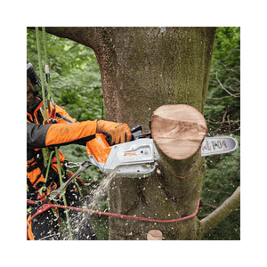 Tree surgeon using the STIHL MSA 220 T top-handles chainsaw for precise cutting on a tree.