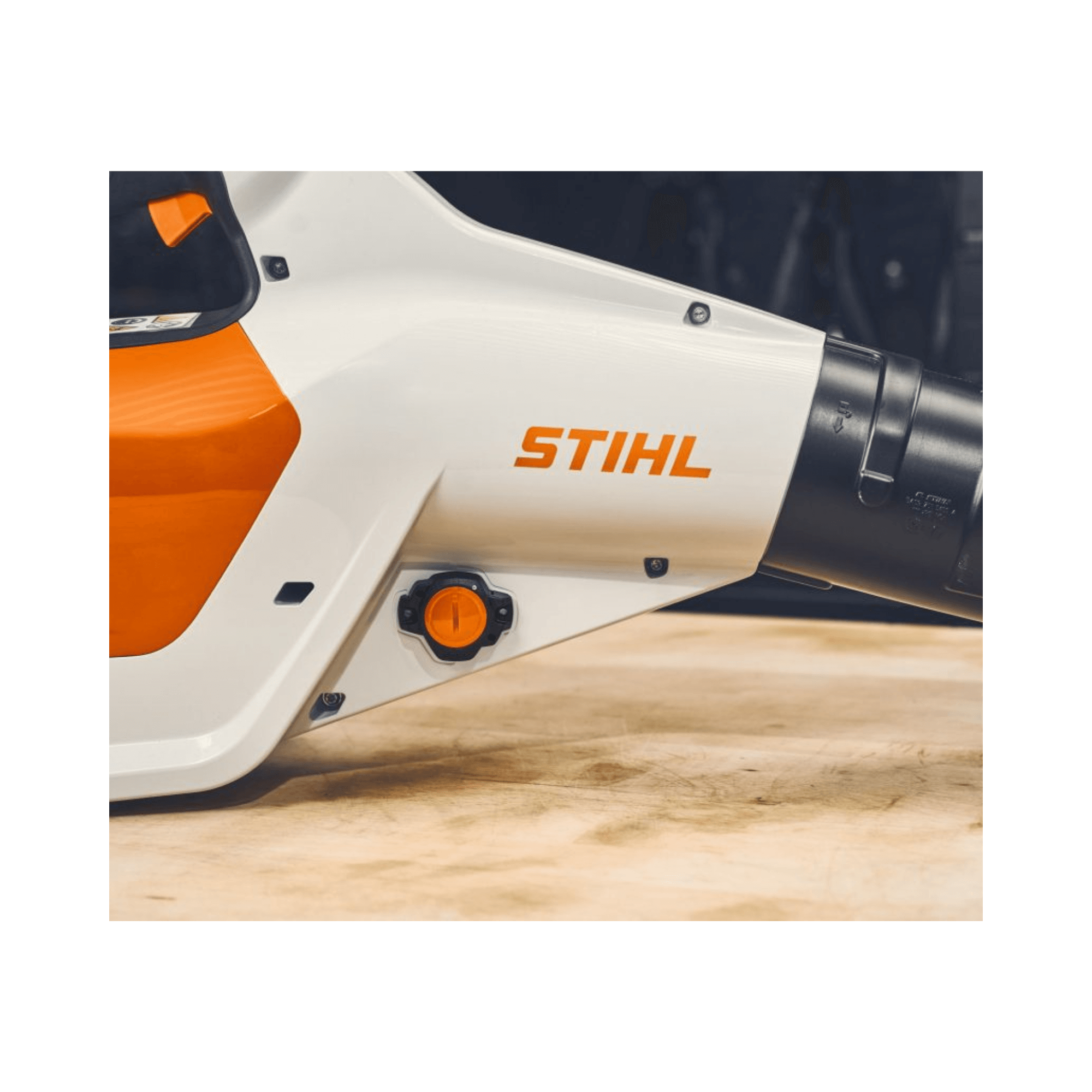 STIHL Smart Connector 1 mounted on power tools for efficient tool fleet management.