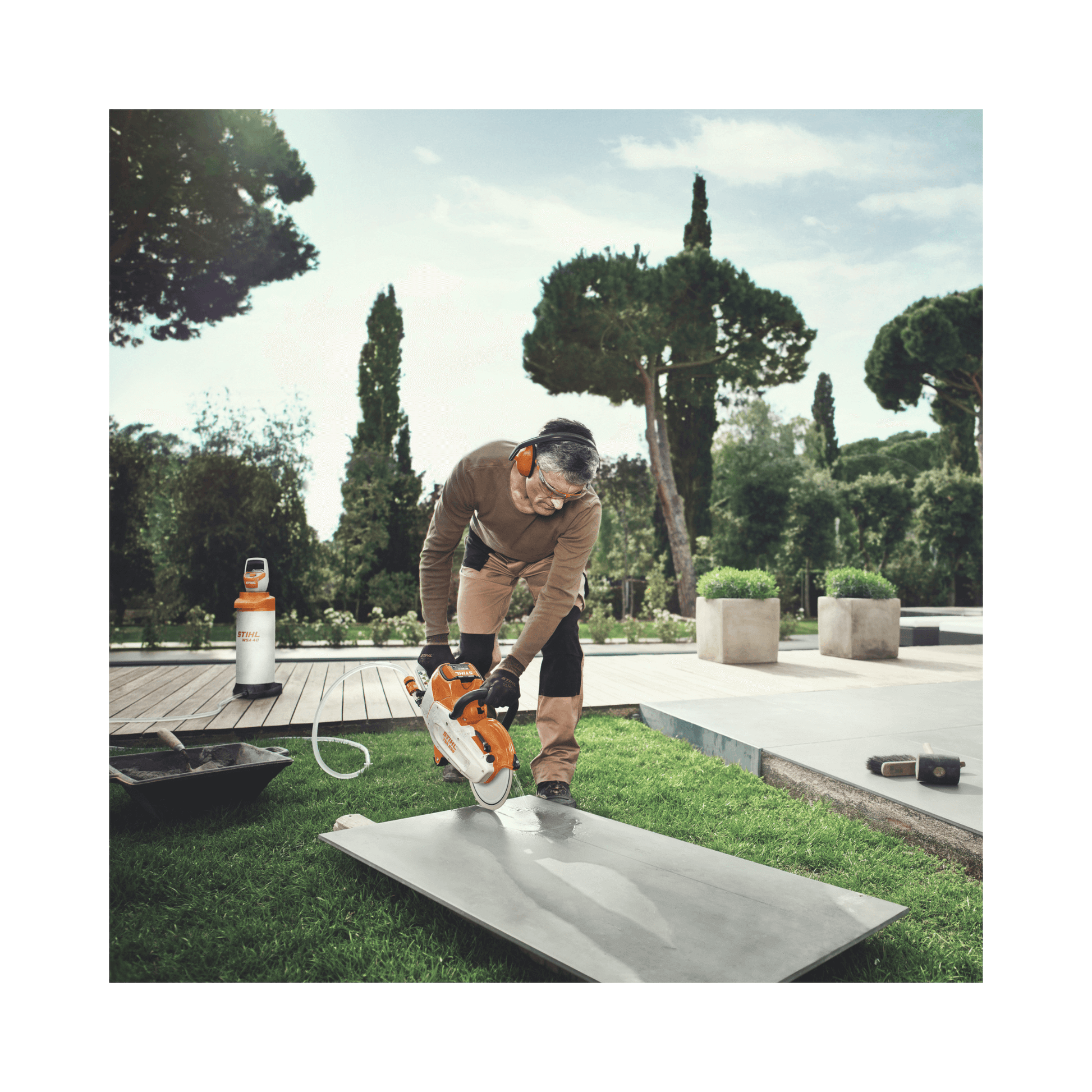 WSA 40 Cordless Pressurised Water Container Battery Set being used for wet cutting outdoors.