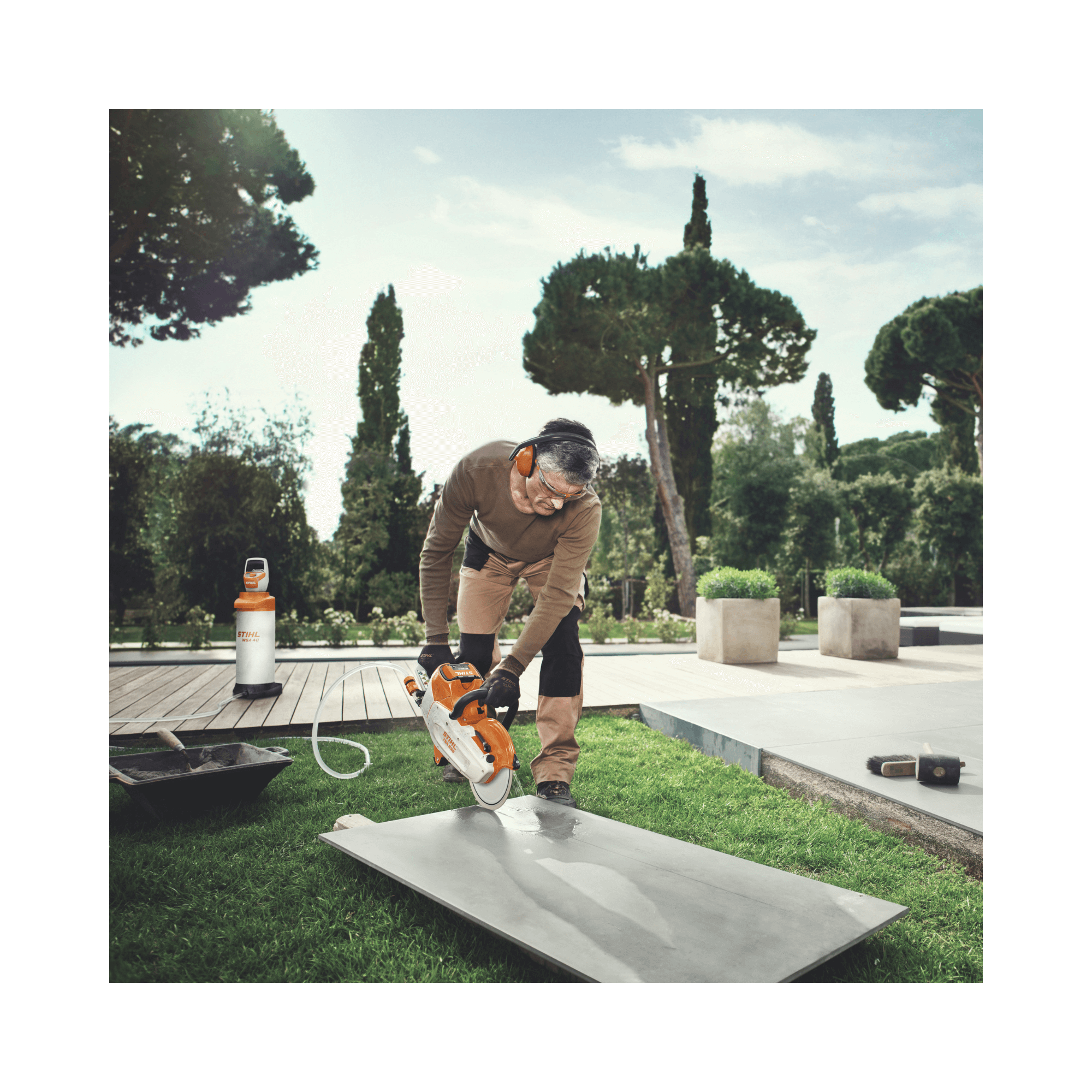 WSA 40 Cordless Pressurised Water Container Battery Set being used for wet cutting outdoors.