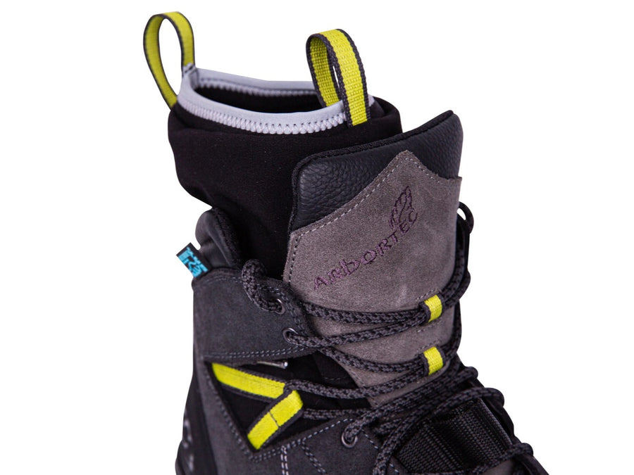 Chainsaw-protected gaiter and tongue