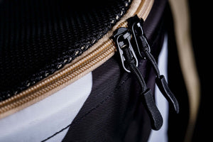 Close-up of durable zipper on the FTC Matriosac 3 throwline bag designed for tree surgeons, showcasing its waterproof features.