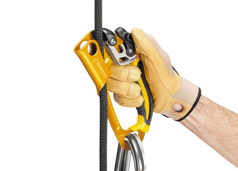 One-hand safety catch